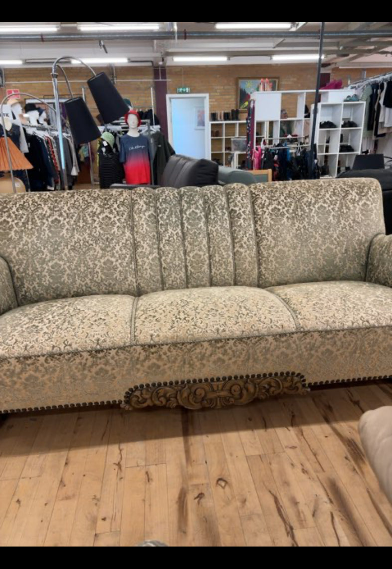 Vintage sofa i lyst velour